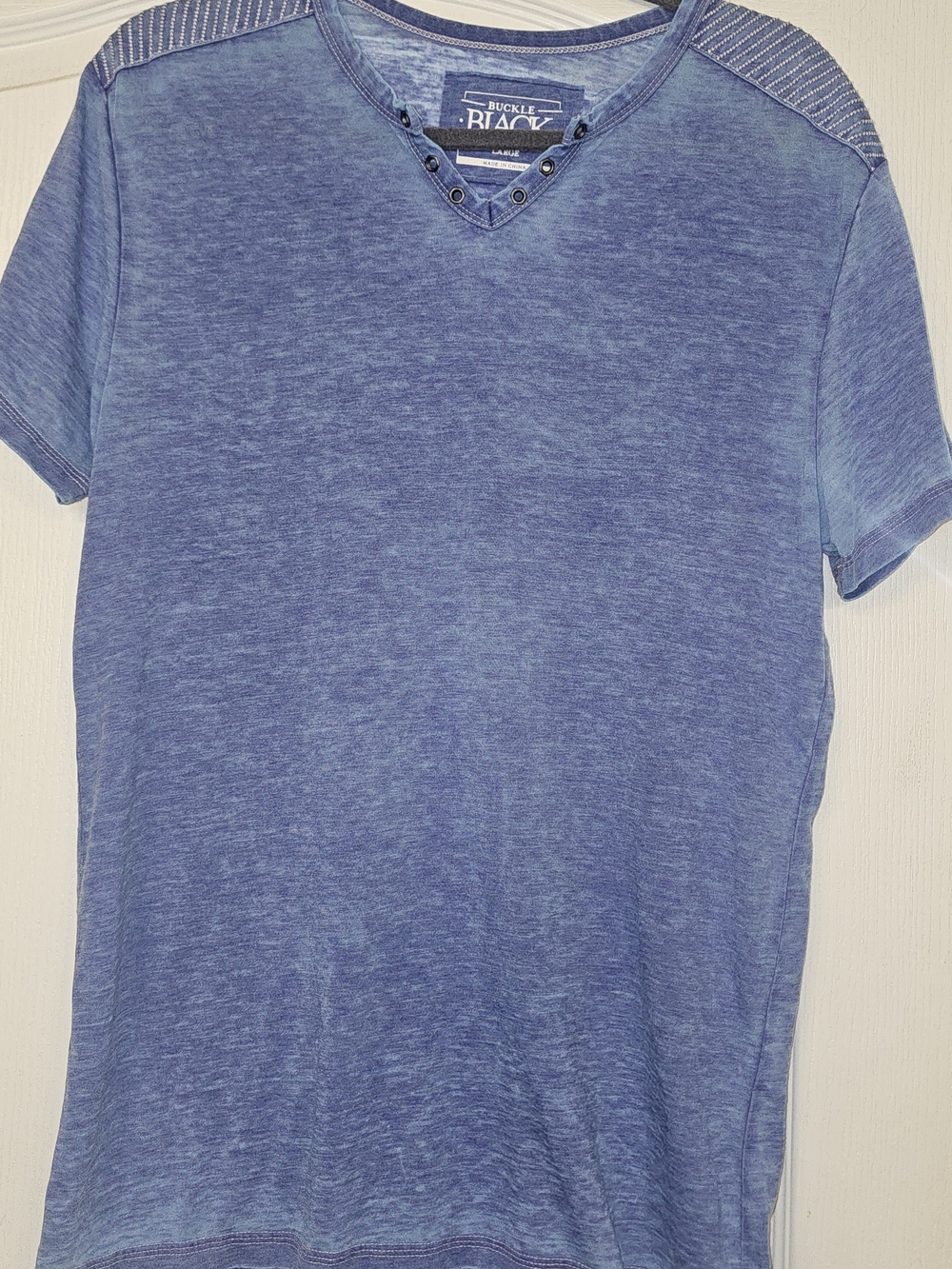 Buckle Men's Heathered Blue Short-Sleeve V-Neck Tee